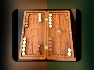 کشف لذت بازی تخته نرد آنلاین با دوستان: چگونه این سرگرمی جذاب را در فضای اینترنت تجربه کنیم؟